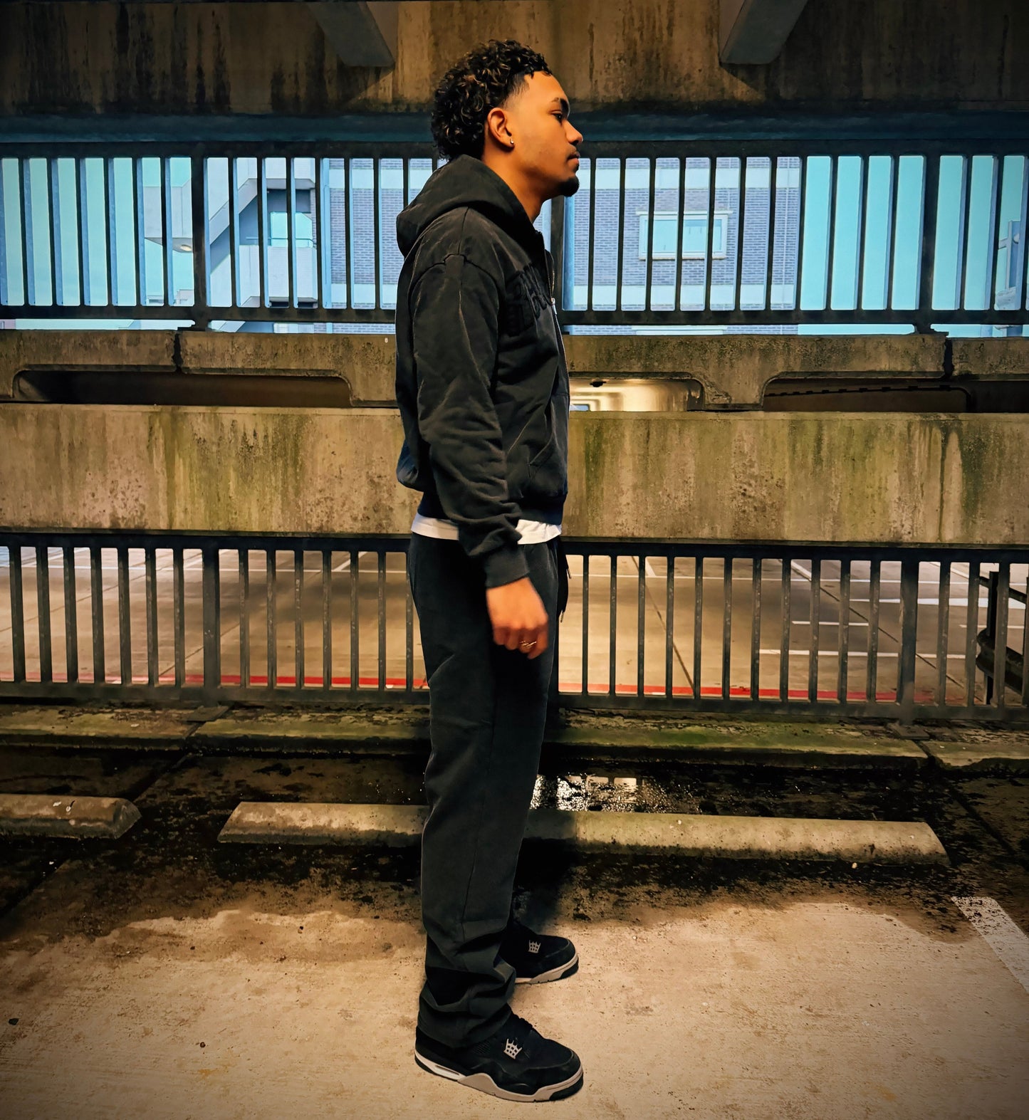 Distressed Pants – Vintage Black